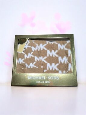 Michael Kors Hat & Scarf Gift Set